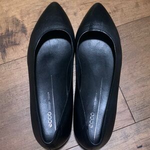 Ecco black leather flats